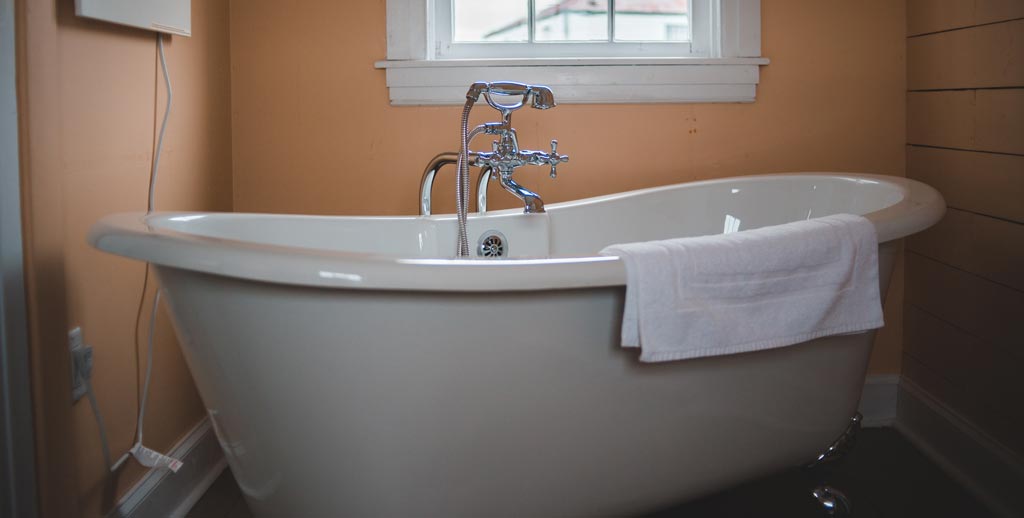 Bubbler Tubs vs. Whirlpool Tubs Senior Strong