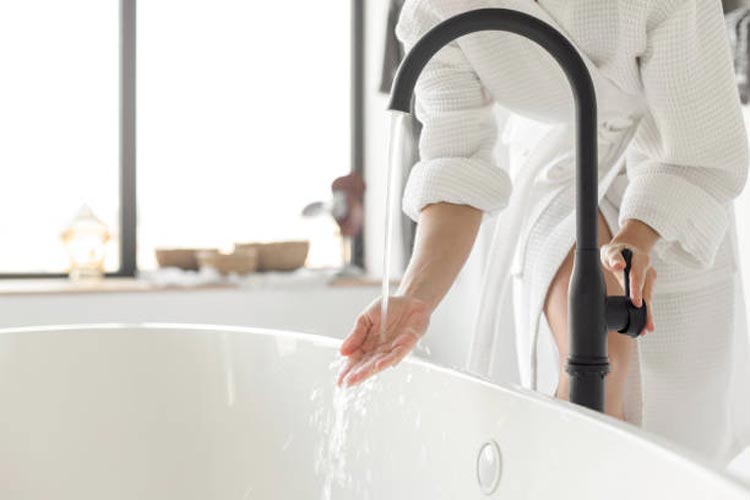 The Pros and Cons of Walk-In Tubs
