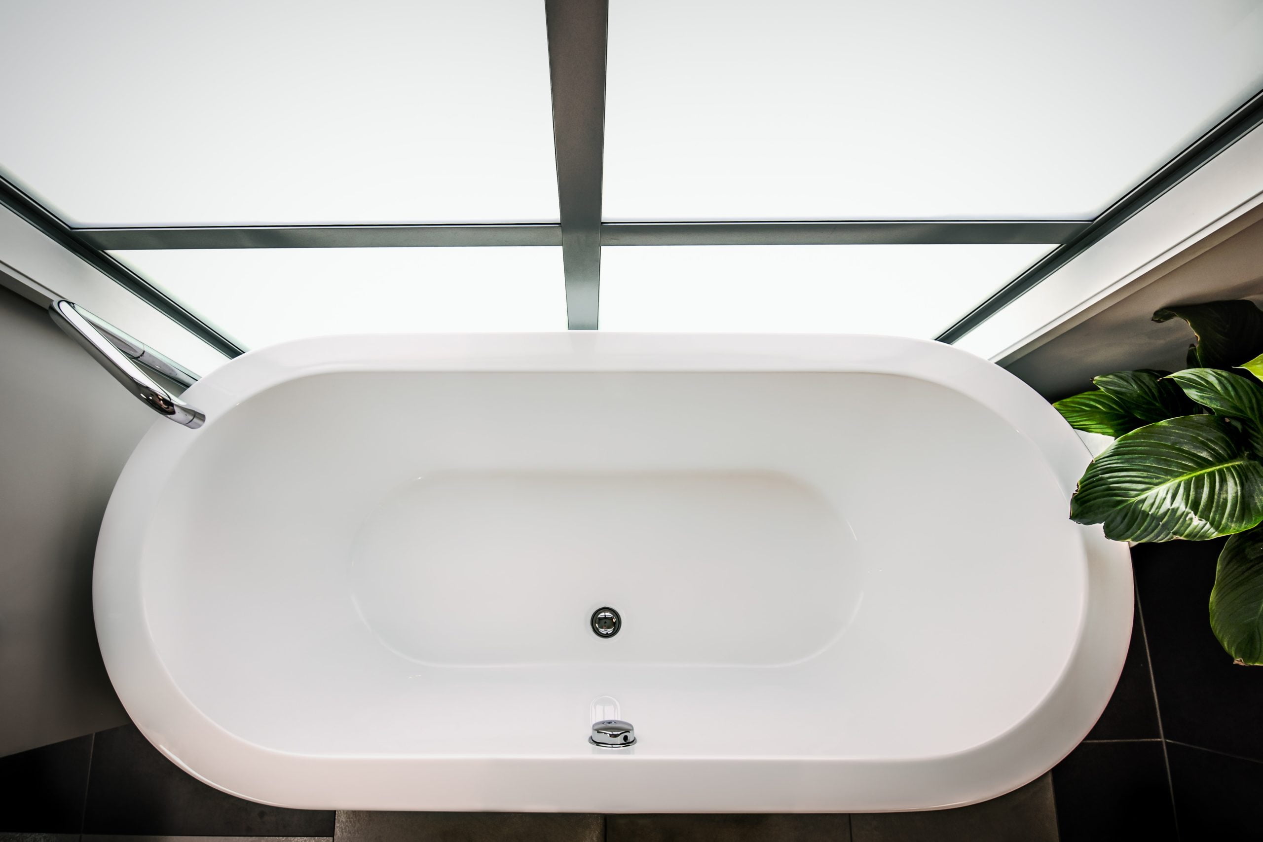 How to Refinish a Fiberglass Tub