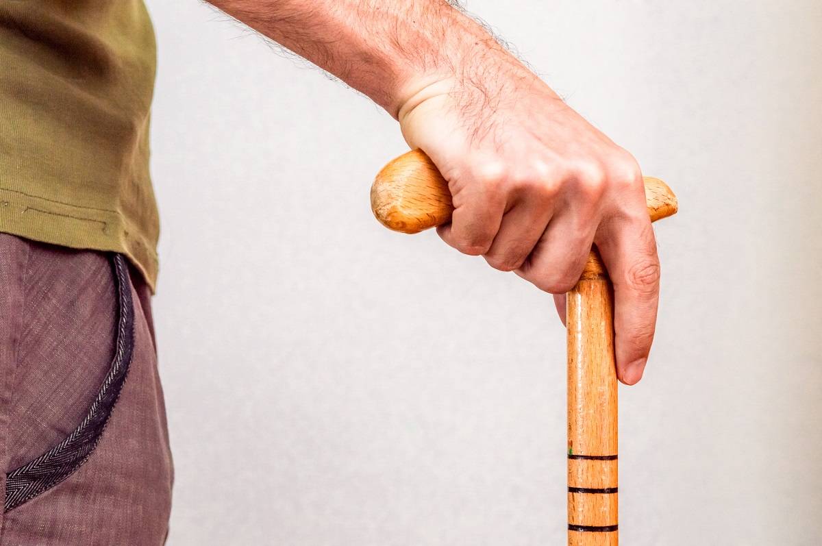Choosing The Right Canes For Seniors: Best Walking Cane For Balance