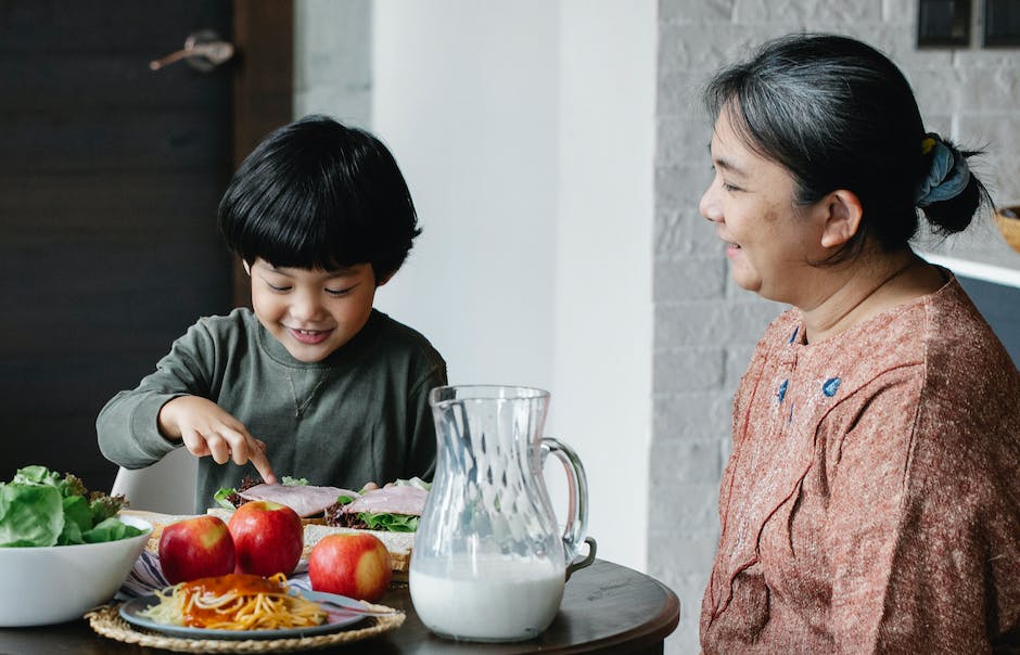 A Guide To Cracker Barrel Senior Discount: Dine And Save!
