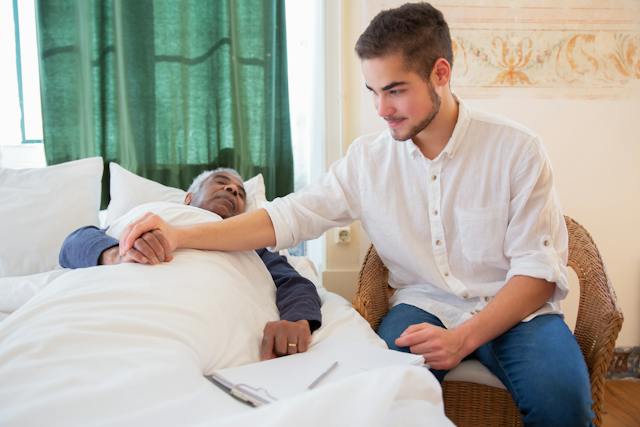 The Duties and Responsibilities of a Senior Caregiver