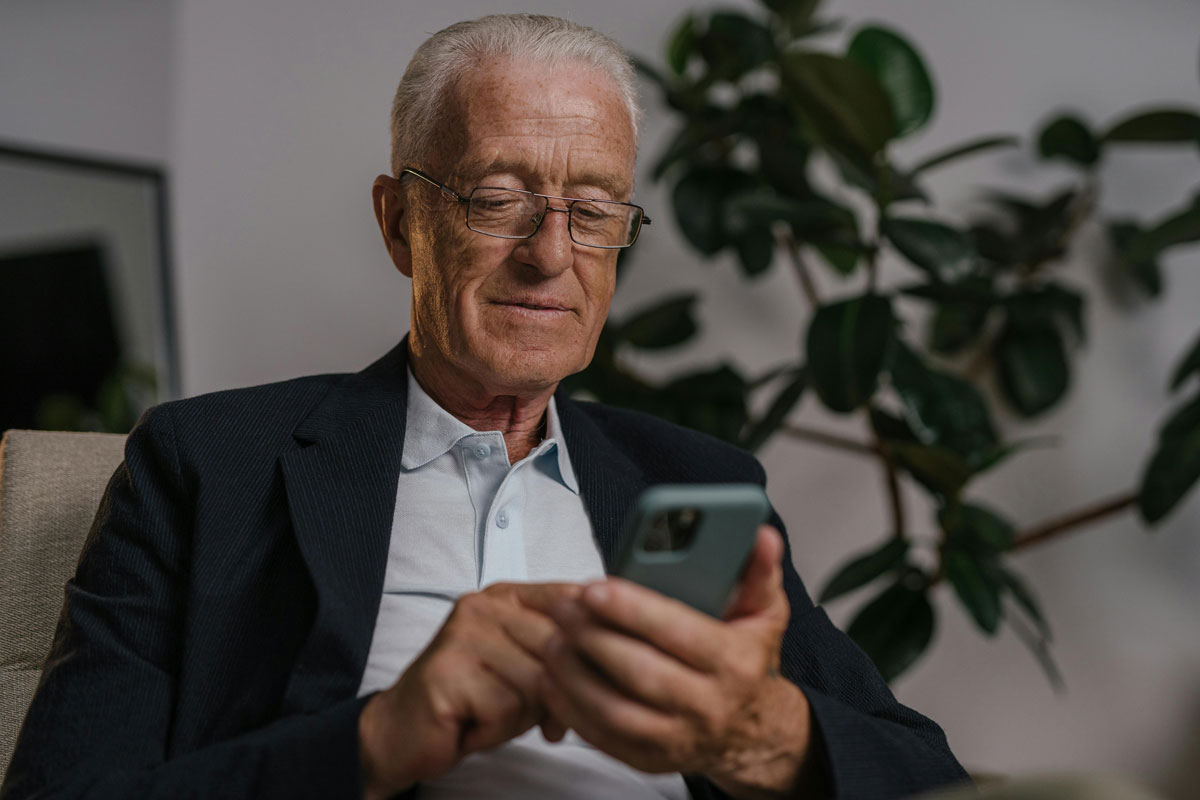 How Senior Discounts Boost Business Revenue and Loyalty
