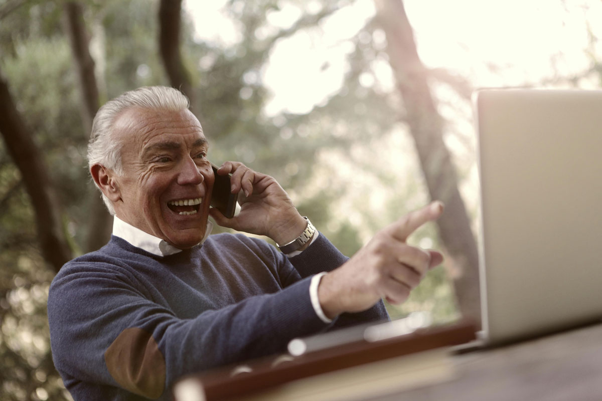 Top Airline Ticket Discounts for Senior Travelers