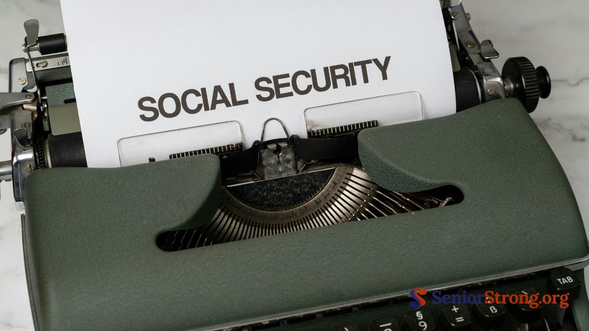 Managing Economic Fluctuations with Social Security 